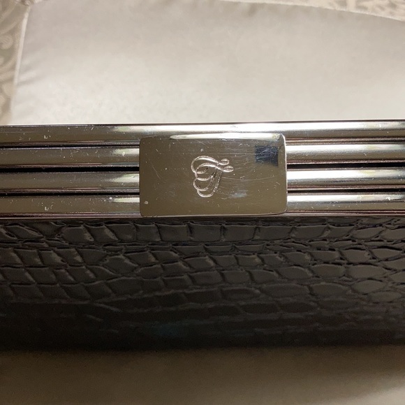 Tallula Tate Reversible Handbag - Picture 5 of 5